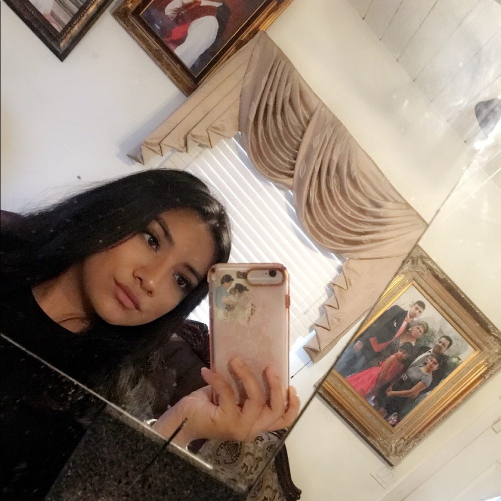 Meet your Posher, Danielle